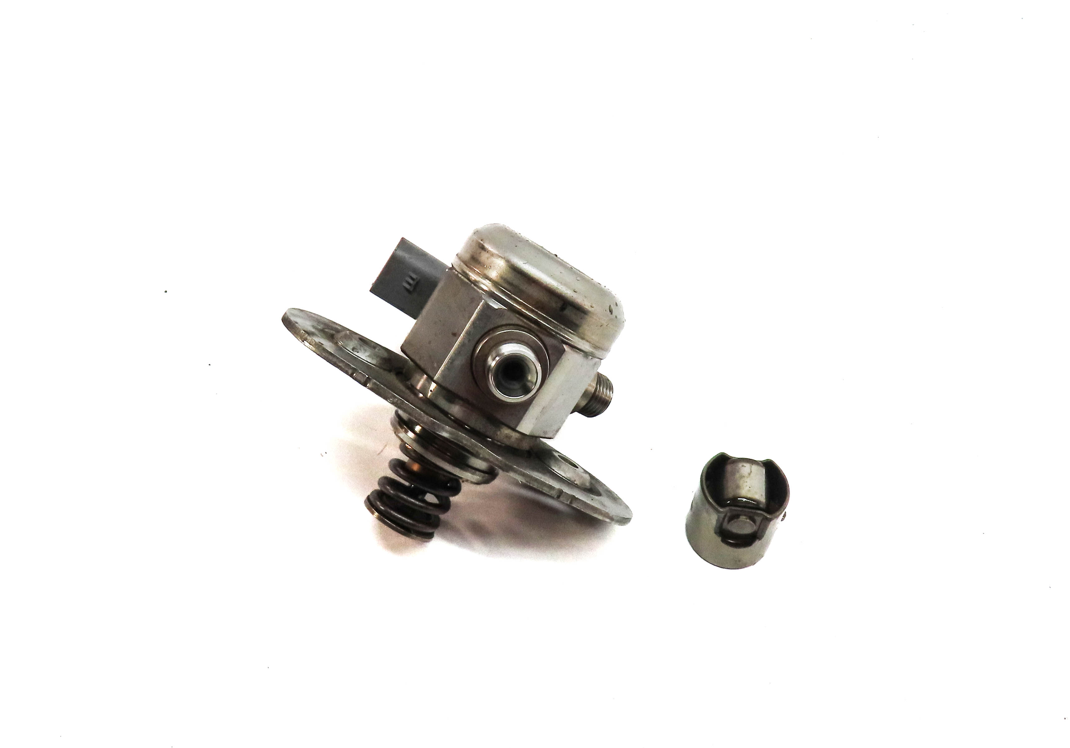 12-19 BMW 5 6 7 M5 M6 X5 X6 (F06 F10 F15 F16 F85) 4.4L HIGH PRESSURE FUEL PUMP — exact item pictured
